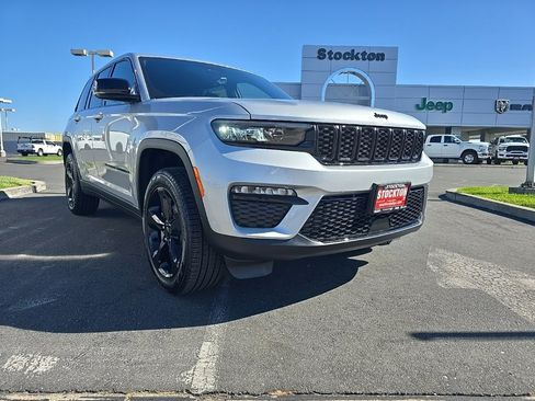 New 2025 Jeep Grand Cherokee Limited w/ Black Appearance Package image 1