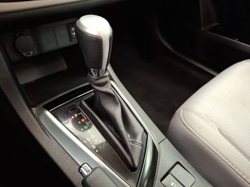 Used 2017 Toyota Corolla LE image 12