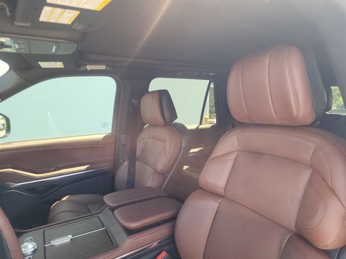 New 2025 Lincoln Navigator Reserve AWD/4WD image 13