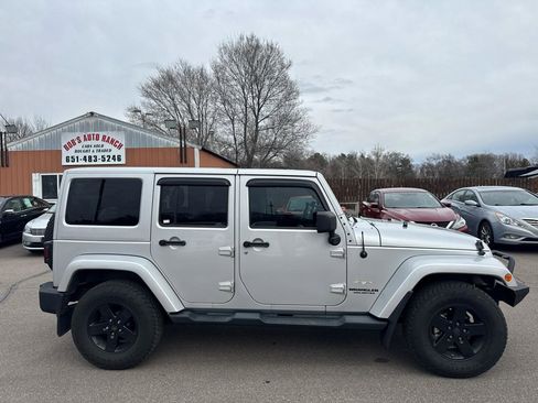 Used 2012 Jeep Wrangler Unlimited Sahara w/ Connectivity Group image 4