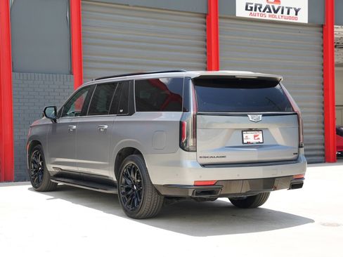 Used 2022 Cadillac Escalade ESV Sport Platinum w/ LPO, ONYX Package AWD/4WD image 9