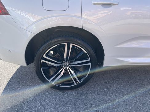 Used 2019 Volvo XC60 T5 R-Design AWD/4WD image 12