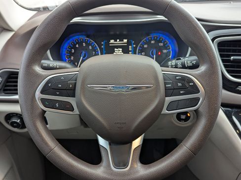 Used 2017 Chrysler Pacifica Touring Plus w/ Security Group image 19