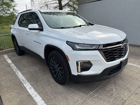 Used 2023 Chevrolet Traverse RS image 1