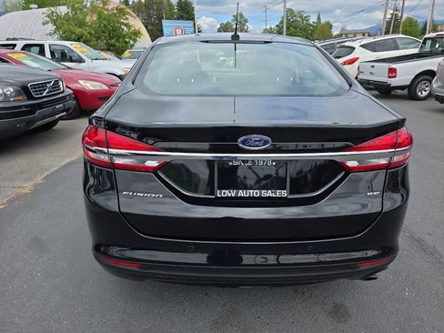Used 2018 Ford Fusion SE FWD image 4