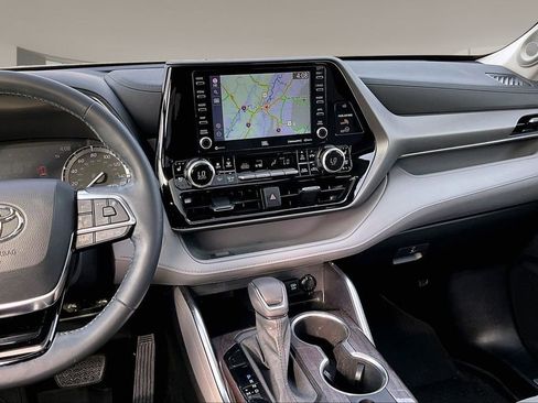 Used 2021 Toyota Highlander Limited image 6