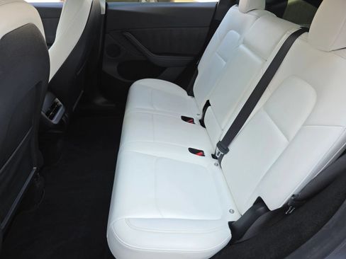 Used 2024 Tesla Model Y Long Range RWD image 34