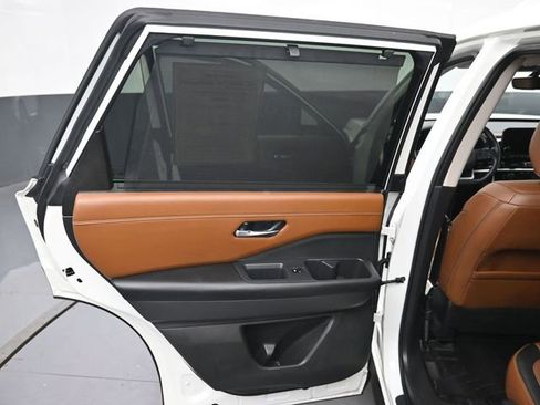 Used 2023 Nissan Pathfinder Platinum AWD/4WD image 29