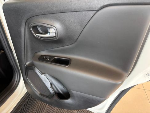 Used 2022 Jeep Renegade Trailhawk AWD/4WD image 29