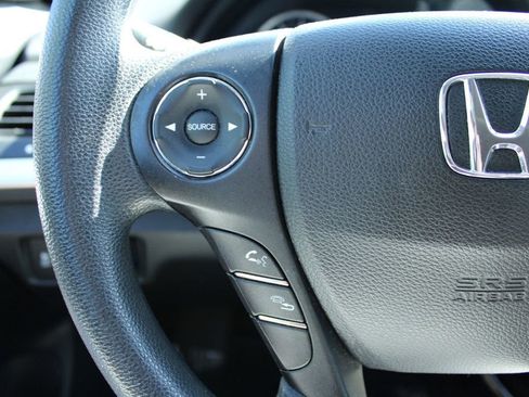 Used 2015 Honda Crosstour EX image 16