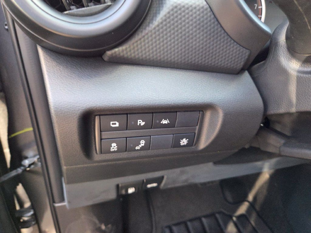 Used 2023 Nissan Kicks S FWD image 10