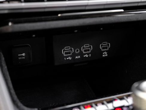 Used 2022 Jeep Wagoneer Series III w/ Premium Group I image 36