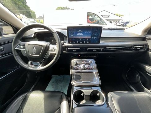 Used 2022 Lincoln Nautilus FWD w/ Premium Package image 18