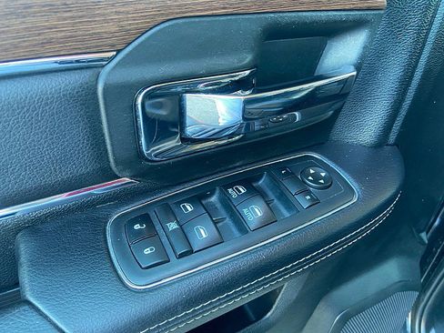 Used 2017 RAM 1500 Laramie AWD/4WD image 10