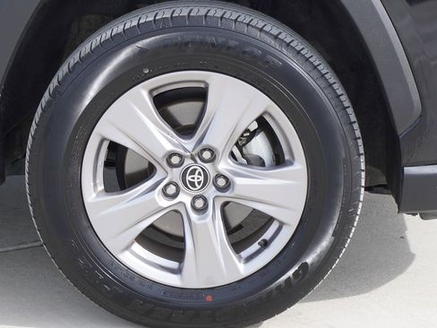 Used 2025 Toyota RAV4 XLE w/ Convenience Package image 8