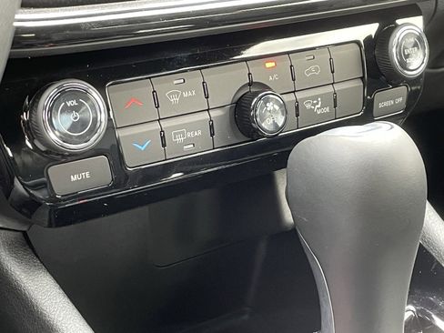 New 2026 Jeep Compass Latitude image 19