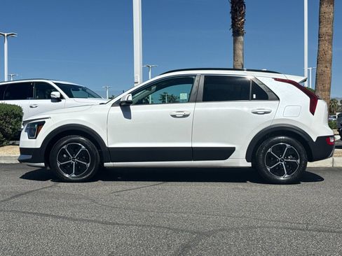 Used 2025 Kia Niro EX image 6