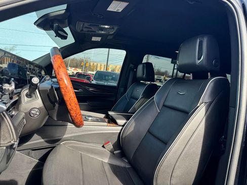 Used 2024 Cadillac Escalade ESV Premium Luxury w/ Performance Package image 16