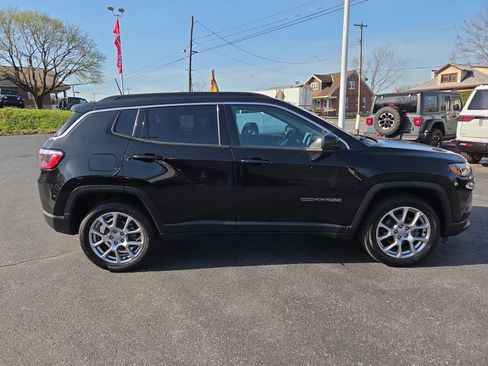Certified 2022 Jeep Compass Latitude AWD/4WD image 2