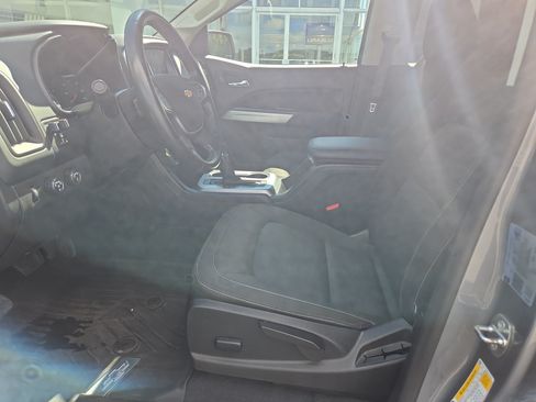 Used 2022 Chevrolet Colorado LT w/ LT Convenience Package AWD/4WD image 12