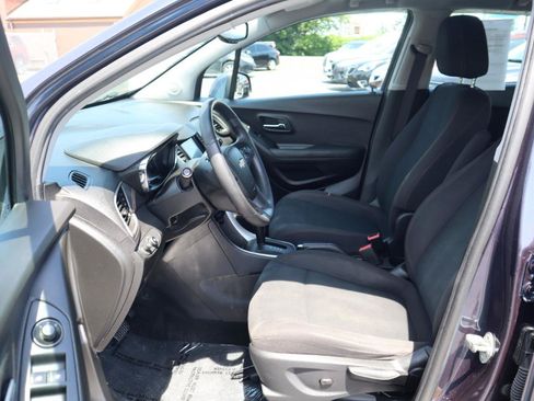 Used 2018 Chevrolet Trax LS FWD image 18
