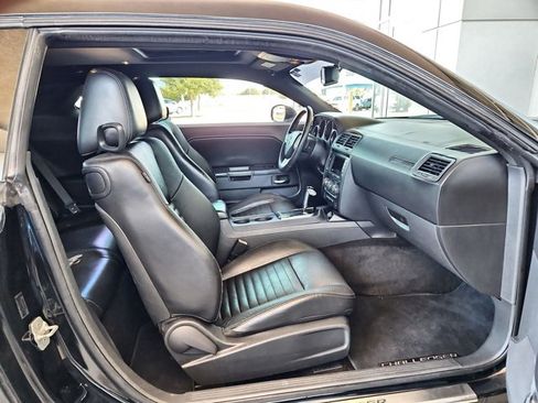 Used 2011 Dodge Challenger RWD image 20