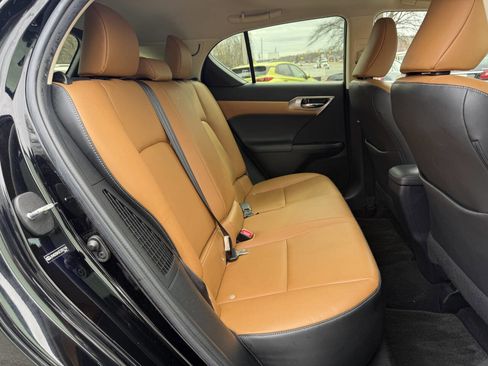 Used 2014 Lexus CT 200h Base 4dr Hatchback image 16