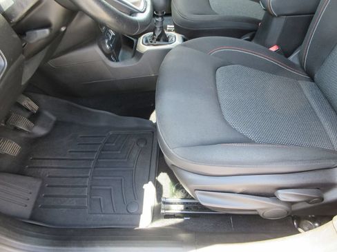 Used 2016 Jeep Renegade 75th Anniversary AWD/4WD image 20