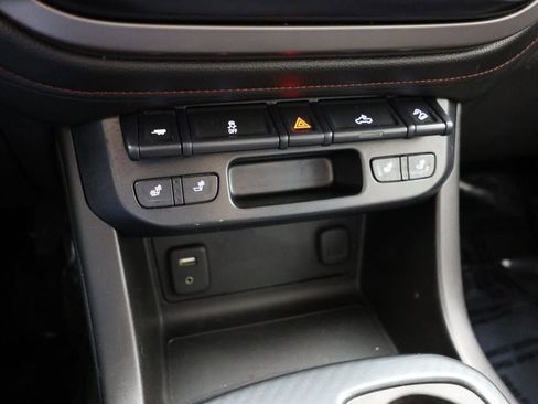 Used 2016 GMC Canyon SLE image 27