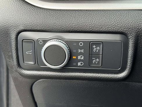 Used 2022 Ford Explorer XLT image 32