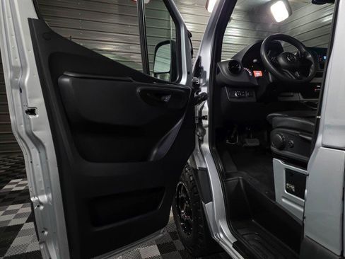 Used 2019 Mercedes-Benz Sprinter 2500 image 27