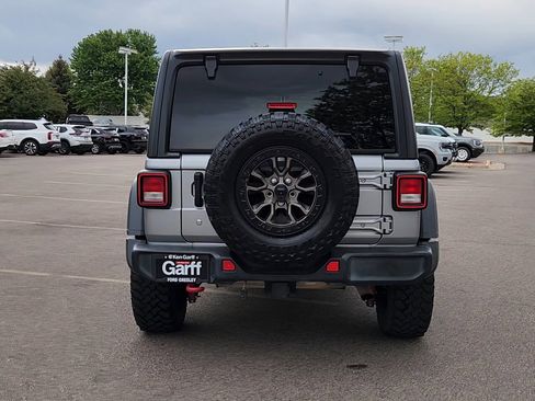 Used 2019 Jeep Wrangler Unlimited Rubicon w/ Cold Weather Group AWD/4WD image 17