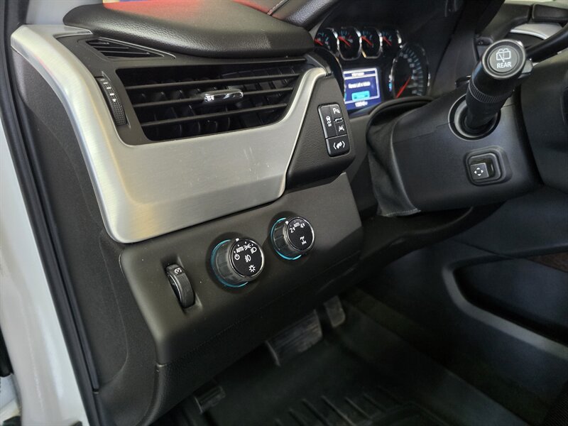 Used 2017 GMC Yukon SLT w/ Premium Edition AWD/4WD image 27