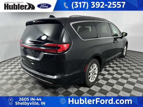 Used 2021 Chrysler Pacifica Touring-L FWD image 8