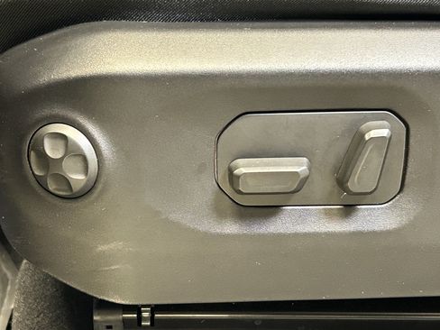 Certified 2025 Jeep Wrangler Sahara w/ Safety Group image 15