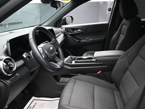 Used 2025 Chevrolet Equinox LT AWD/4WD image 17