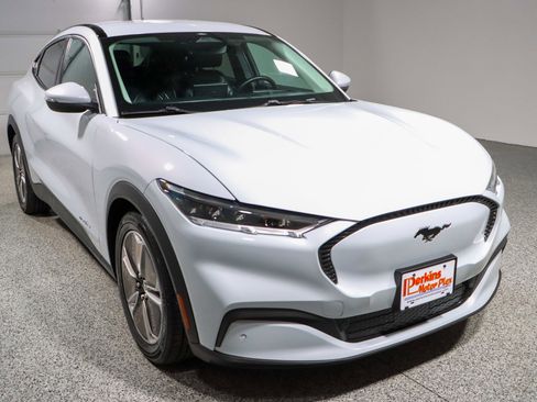Used 2022 Ford Mustang Mach-E Select image 5