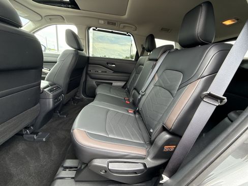 Used 2024 Nissan Pathfinder Platinum w/ Cargo Package AWD/4WD image 24