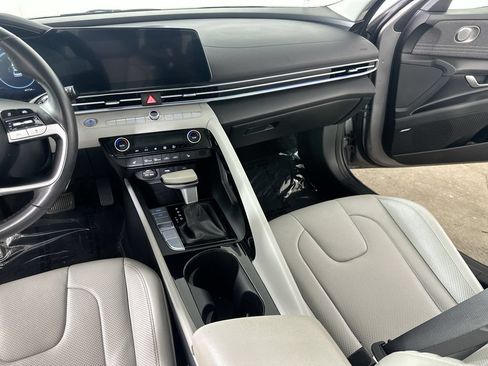 Used 2025 Hyundai Elantra Limited FWD image 19