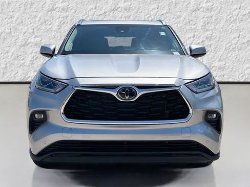 Used 2024 Toyota Highlander Limited image 8