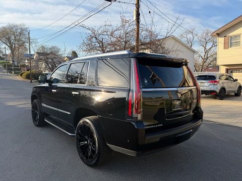 Used 2019 Cadillac Escalade Luxury RWD image 5