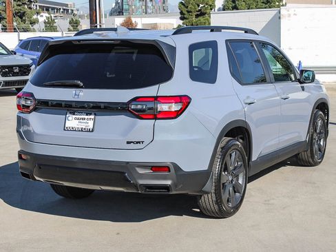 New 2026 Honda Pilot Sport image 9