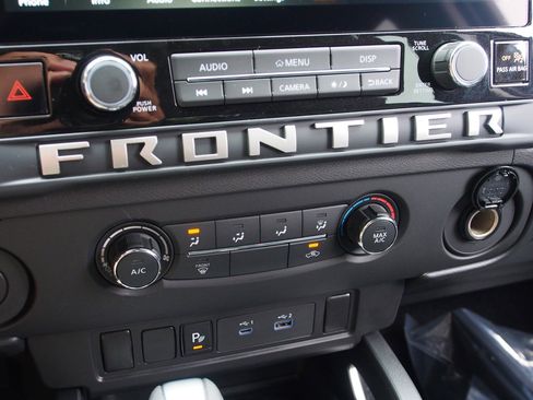 Used 2026 Nissan Frontier SV image 22