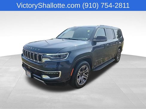 Certified 2024 Jeep Wagoneer L Series II w/ Flexible Seating Group AWD/4WD image 17