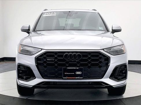 Certified 2025 Audi Q5 2.0T Premium Plus image 3