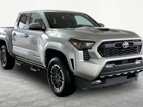 Used 2025 Toyota Tacoma TRD Sport image 1