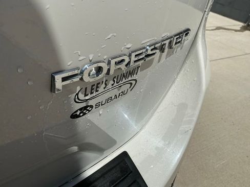 Certified 2023 Subaru Forester Limited AWD/4WD image 3
