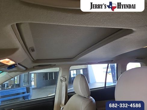 Used 2012 Toyota Highlander Limited w/ Tow Pkg image 8