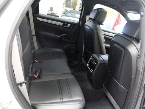 Used 2022 Porsche Cayenne Platinum Edition AWD/4WD image 26