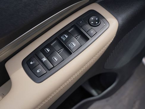 Used 2019 Dodge Durango SXT AWD/4WD image 16
